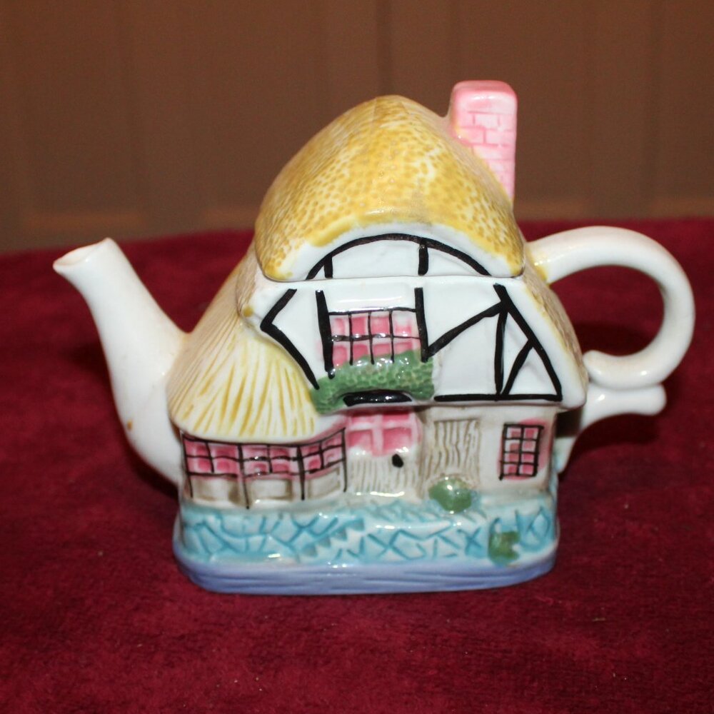 Vintage Hudson Harvest Cottage Shaped Ceramic Tea Pot